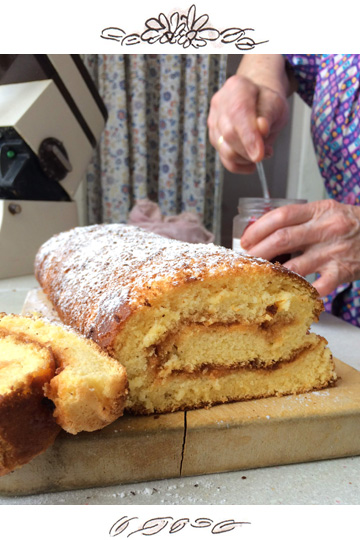 apricot jam roulade